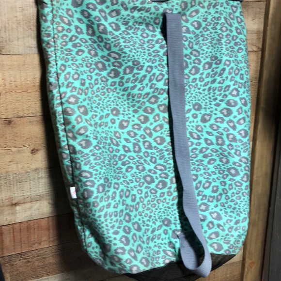 Victoria’s Secret PINK Leopard Print canvas travel laundry bag RARE - Picture 4 of 13